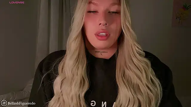 IsabellaFigueredo   online show from 02/23/26, 09:54