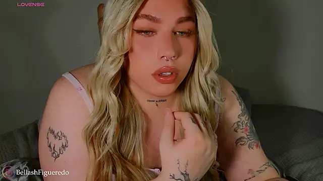 IsabellaFigueredo   online show from 12/14/25, 07:52