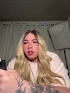 IsabellaFigueredo   online show from 11/05/25, 11:35