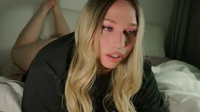 IsabellaFigueredo   online show from 05/21/26, 10:56