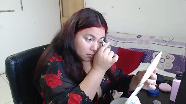 girl milk2 online show from 02/19/25, 12:11