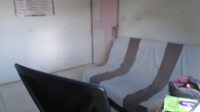 girl milk2 online show from 12/17/25, 04:01