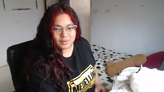 girl milk2 online show from 02/12/25, 10:15