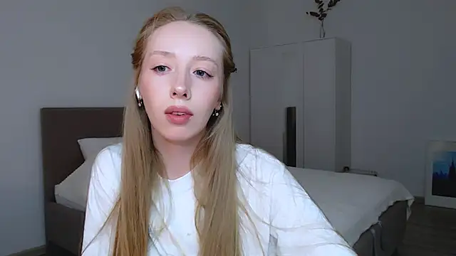 Snapshot of Luna_insniity chatting on 02/19/25, 11:36 Luna insniity online show from 02/19/25, 11:36