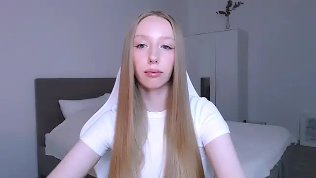 Luna insniity online show from 11/13/25, 08:02