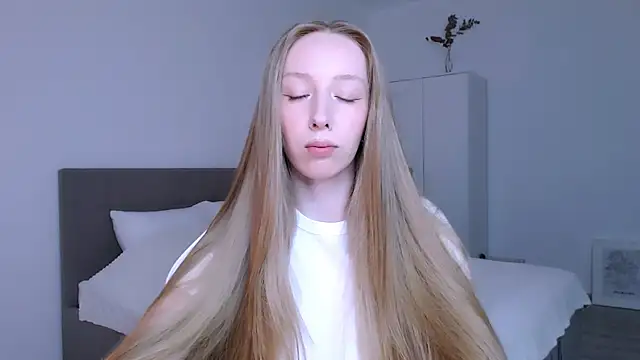 Luna insniity online show from 11/27/25, 09:15