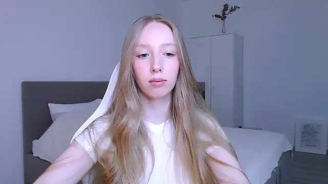 Luna insniity online show from 11/21/25, 08:08