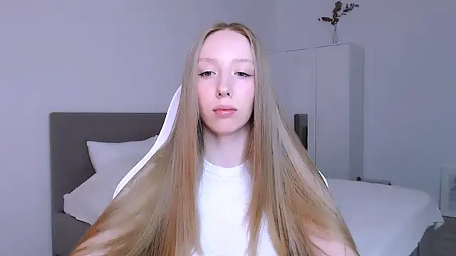 Luna insniity online show from 11/11/25, 08:14