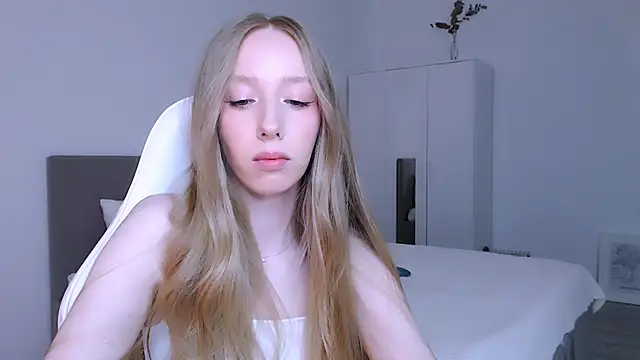 Luna insniity online show from 11/12/25, 08:34