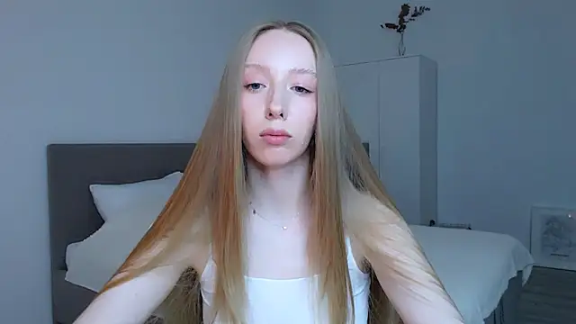 Luna insniity online show from 10/28/25, 07:13