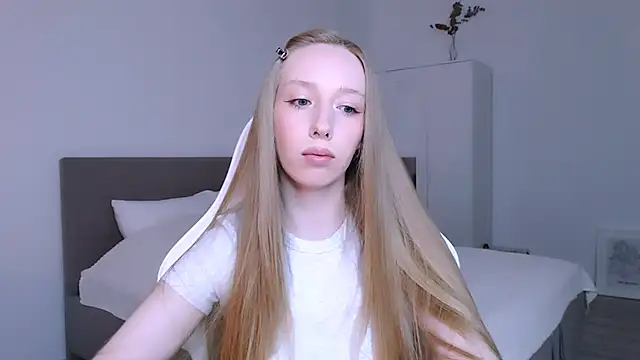 Luna insniity online show from 11/28/25, 08:20