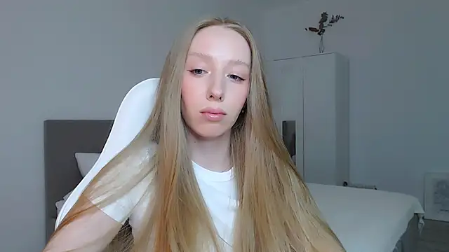 Luna insniity online show from 12/13/25, 10:05