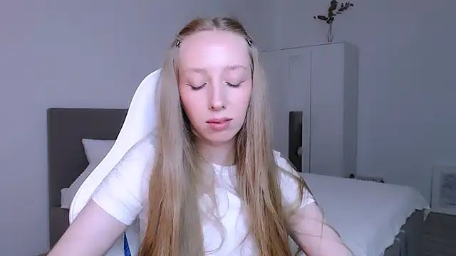 Luna insniity online show from 11/14/25, 08:23