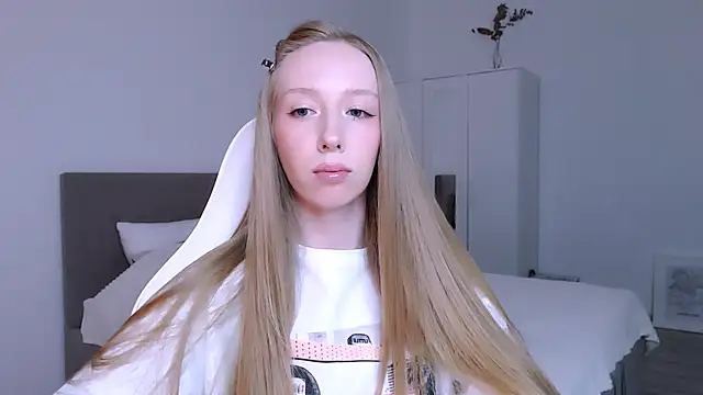 Luna insniity online show from 11/30/25, 08:20