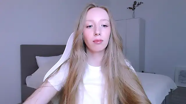 Luna insniity online show from 11/08/25, 08:12