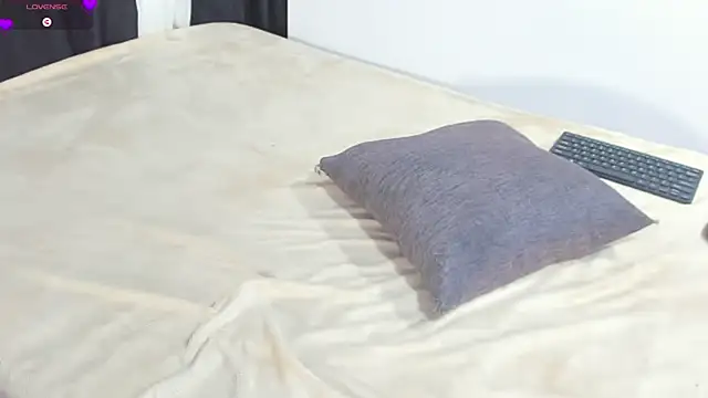 Snapshot of Yummy_squirter chatting on 03/23/25, 03:43 Yummy squirter online show from 03/23/25, 03:43
