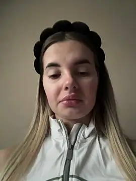 Donna Evans online show from 10/30/25, 02:21