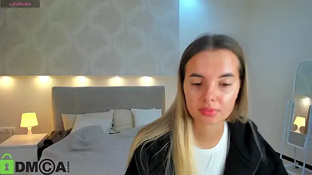 Snapshot of Donna_Evans chatting on 09/18/25, 12:02 Donna Evans online show from 09/18/25, 12:02