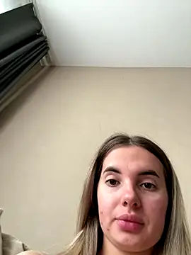Snapshot of Donna_Evans chatting on 10/04/25, 02:13 Donna Evans online show from 10/04/25, 02:13