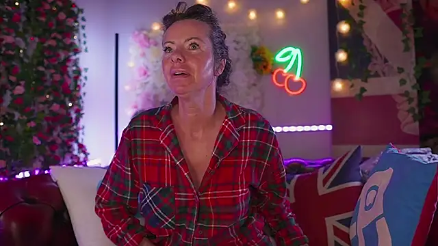 Snapshot of AmicaBentley chatting on 03/24/26, 05:18 AmicaBentley online show from 03/24/26, 05:18