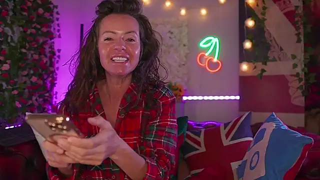 Snapshot of AmicaBentley chatting on 03/26/26, 06:11 AmicaBentley online show from 03/26/26, 06:11