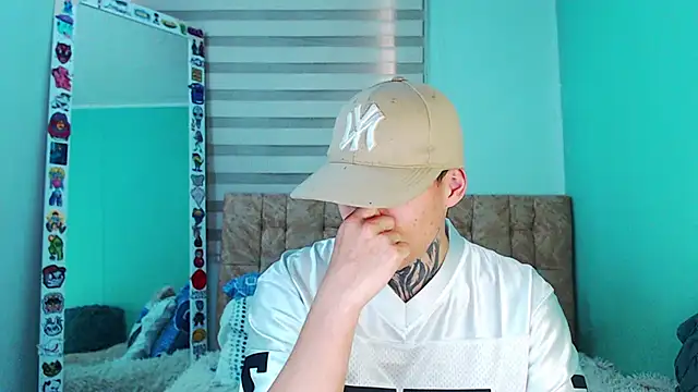  justinmoon2 online show from 12/03/25, 07:13