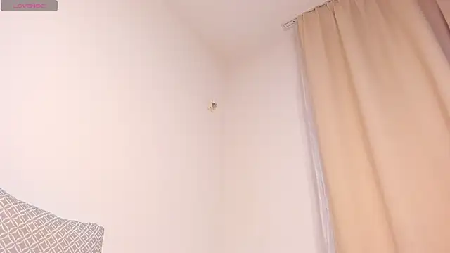 baby ivy online show from 04/12/26, 04:54