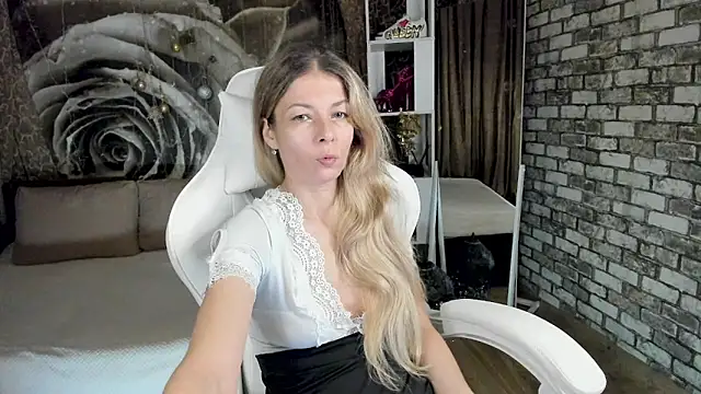 Eva Melow online show from 04/03/26, 02:12