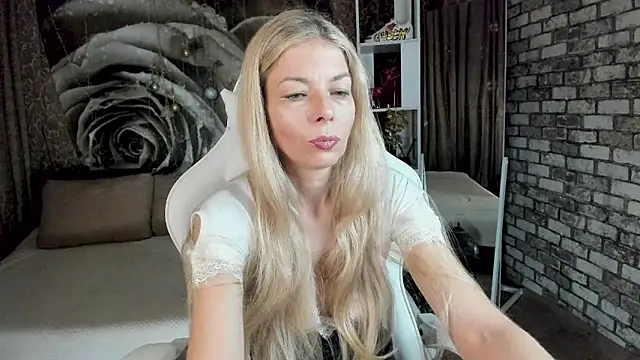 Eva Melow online show from 05/03/26, 01:15