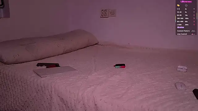 Snapshot of mrj99219 chatting on 12/20/25, 03:04 mrj99219 online show from 12/20/25, 03:04