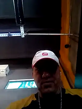 Snapshot of will1980 chatting on 02/13/26, 04:51 will1980 online show from 02/13/26, 04:51