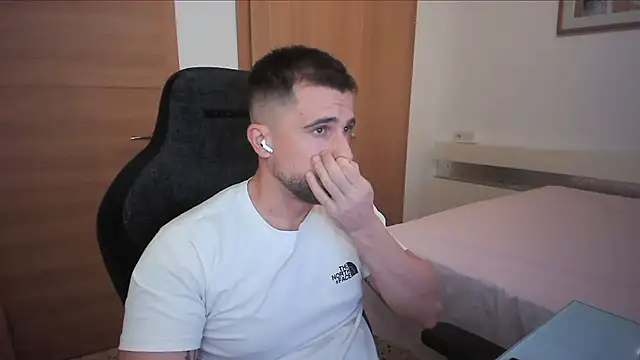 alex877x online show from 10/24/25, 04:06