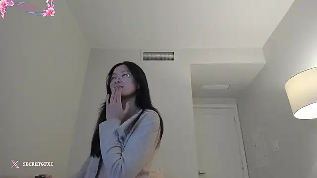 Snapshot of secretgirlfriendxo chatting on 12/14/24, 02:44 secretgirlfriendxo online show from 12/14/24, 02:44