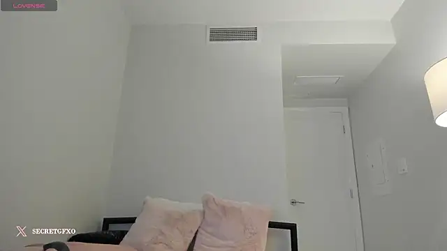 Snapshot of secretgirlfriendxo chatting on 12/18/24, 09:47 secretgirlfriendxo online show from 12/18/24, 09:47