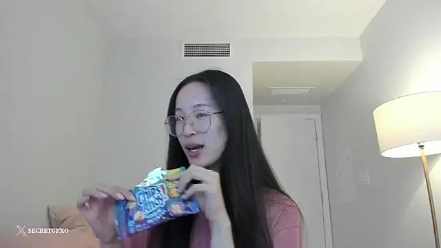 Snapshot of secretgirlfriendxo chatting on 03/09/25, 12:00 secretgirlfriendxo online show from 03/09/25, 12:00