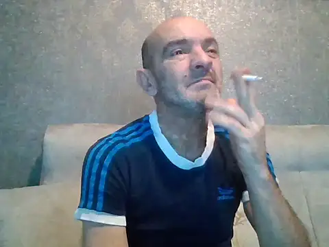 Snapshot of skorpibg65 chatting on 12/16/25, 02:32 skorpibg65 online show from 12/16/25, 02:32