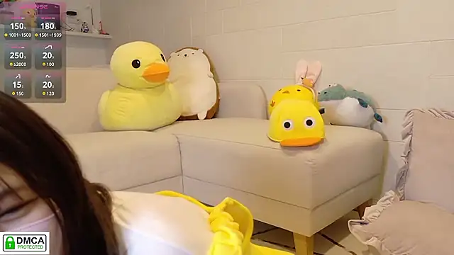 SUZU  online show from 04/05/26, 12:12