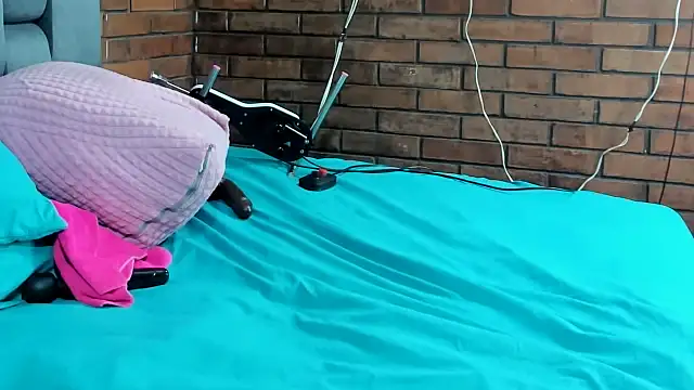 Snapshot of Couple_Gold69 chatting on 10/22/25, 09:20 Couple Gold69 online show from 10/22/25, 09:20