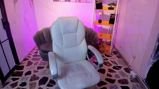 NiickyJones online show from 10/16/25, 01:41