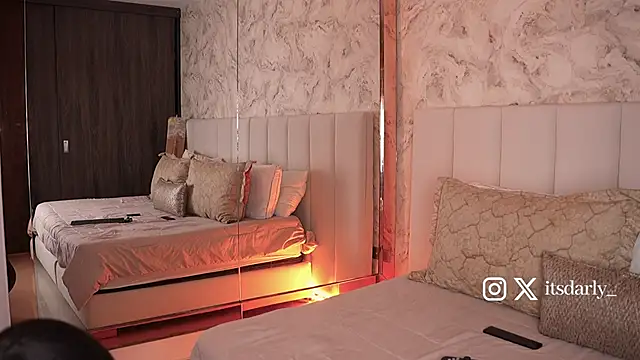 Rosalie vega online show from 11/30/25, 03:24