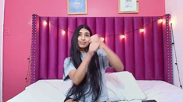 littlee emilyy  online show from 01/22/25, 05:59