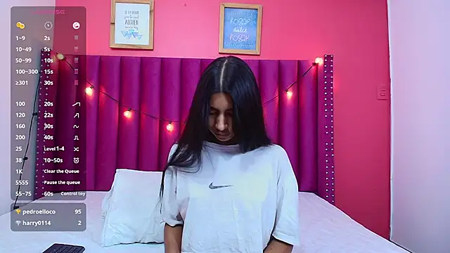 littlee emilyy  online show from 01/28/25, 02:53