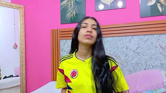 littlee emilyy  online show from 03/04/26, 12:46