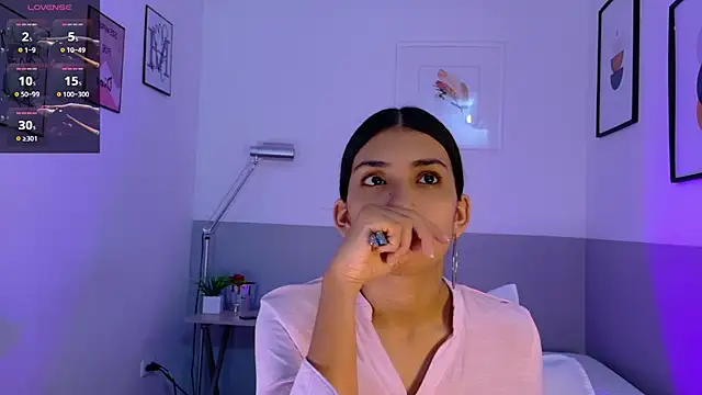 littlee emilyy  online show from 04/12/26, 01:03