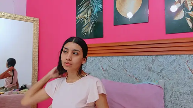 littlee emilyy  online show from 03/25/26, 12:48