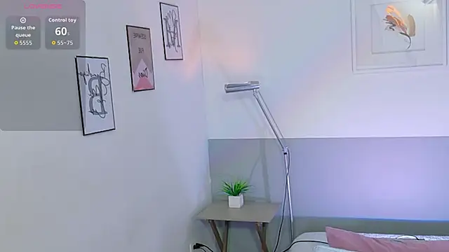 Snapshot of littlee_emilyy_ chatting on 06/11/26, 07:33 littlee emilyy online show from 06/11/26, 07:33
