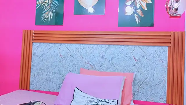 littlee emilyy  online show from 03/24/26, 12:49