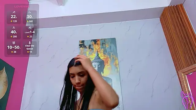 Snapshot of littlee_emilyy_ chatting on 07/10/26, 01:00 littlee emilyy online show from 07/10/26, 01:00