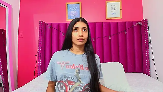 littlee emilyy  online show from 01/22/25, 02:48