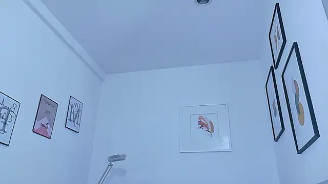 littlee emilyy  online show from 05/17/26, 12:27